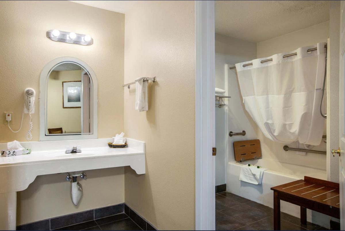 Sandia Peak Old Town Abq, A Howard Johnson By Wyndham