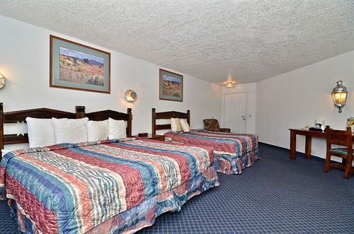 Motel Sandia Peak Old Town Abq, A Howard Johnson By Wyndham 2*